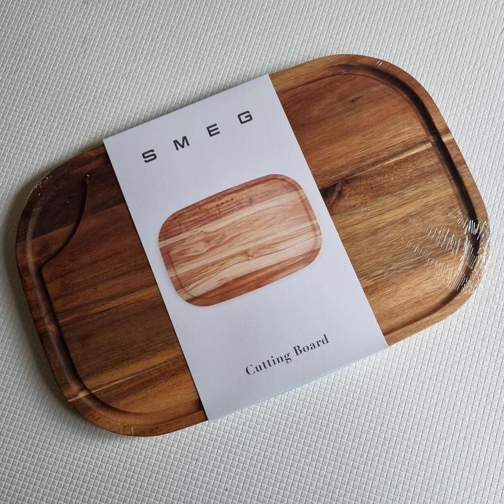 Planche à découper SMEG - bois d'acacia - 28 x 42 cm - neuve, Maison & Meubles, Cuisine | Ustensiles de cuisine, Neuf, Enlèvement ou Envoi