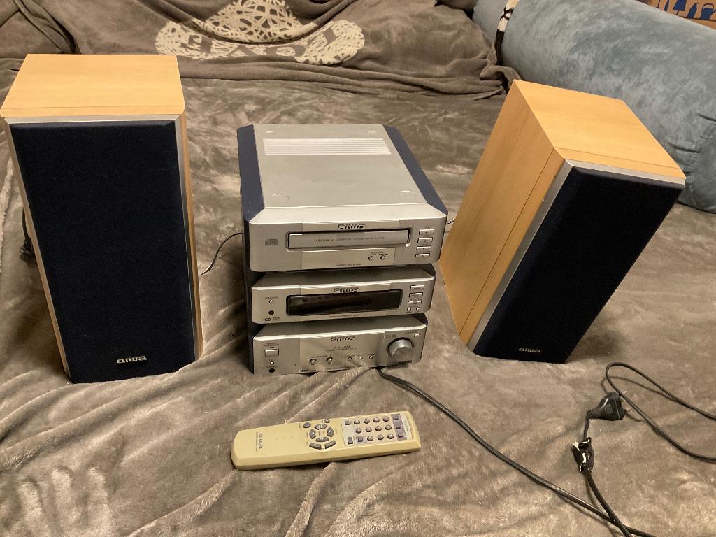 Chaîne hi-fi AIWA avec enceintes bois + télécommande, Enlèvement, Utilisé, Haut-parleurs, Autres marques