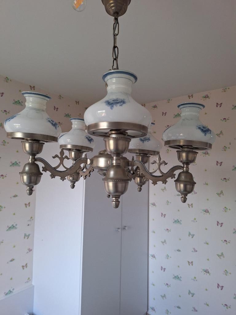 Massieve tinnen 5 armige kroonluchter met glazen kapjes., Antiquités & Art, Antiquités | Éclairage, Enlèvement ou Envoi