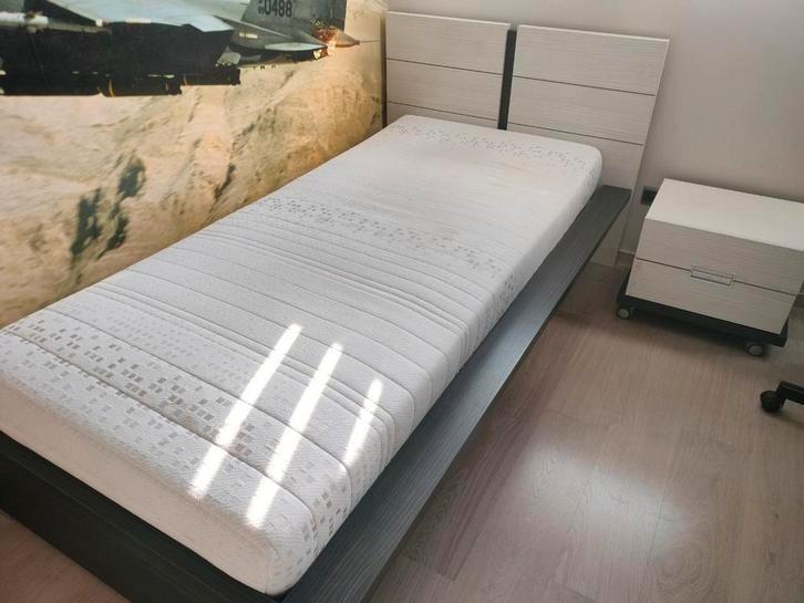 Complete slaapkamer, Huis en Inrichting, Slaapkamer | Matrassen en Bedbodems, Zo goed als nieuw, 90 cm, 200 cm, Eenpersoons, Ophalen
