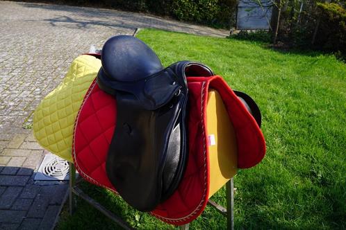 veelzijdig ook springgericht en DRESSUUR zadel kieffer PAARD, Dieren en Toebehoren, Paarden en Pony's | Hoofdstellen en Tuigage