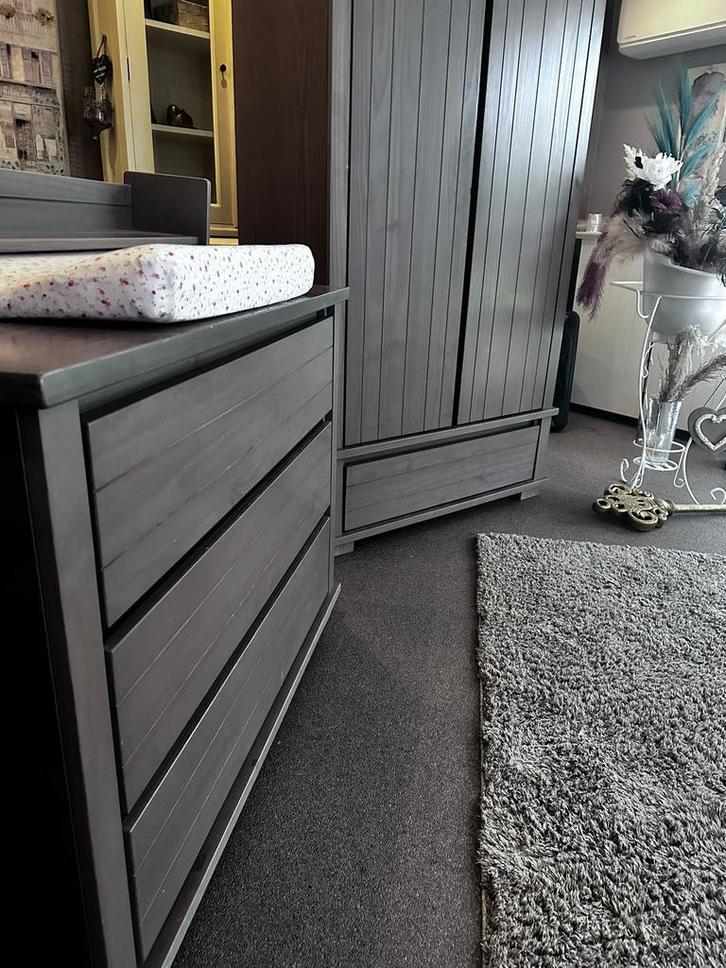 Complete kamer in taupe kleur zeer mooi, Kinderen en Baby's, Babywiegjes en Ledikanten, Zo goed als nieuw, Ledikant, Ophalen