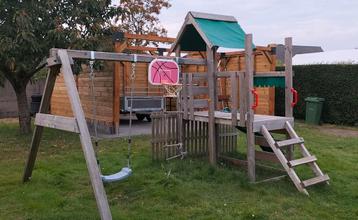 Speelhuisje  beschikbaar voor biedingen