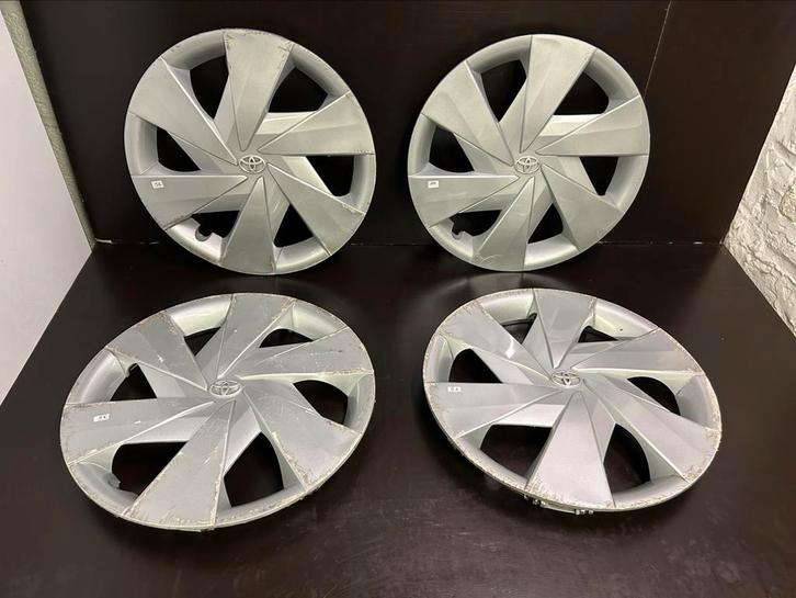 4 wieldoppen Toyota yaris corolla verso 15", Auto diversen, Wieldoppen, Gebruikt, Ophalen of Verzenden