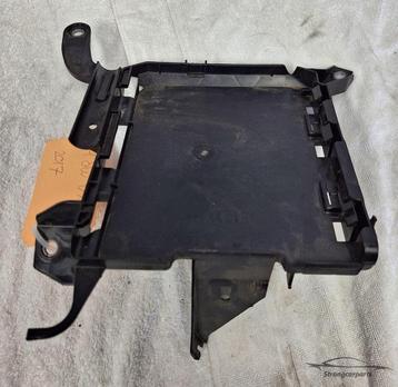 Afdekplaat Audi A4 8W 8W0907647A ECU houder. beschikbaar voor biedingen