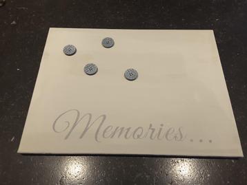 magneetbord met tekst Memories beschikbaar voor biedingen