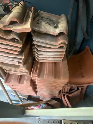 Tuiles de toitures en terre cuite beschikbaar voor biedingen
