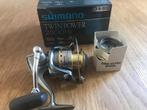 Shimano Twinpower FB 2500, Watersport en Boten, Hengelsport | Algemeen, Ophalen of Verzenden, Nieuw, Molen