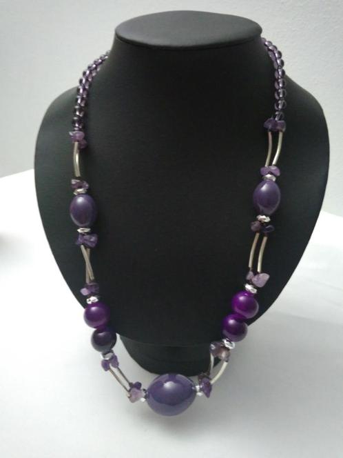 1970's ketting LDADPR met paarse kraaltjes, Handtassen en Accessoires, Kettingen, Nieuw, Kunststof, Paars, Met hanger, Verstelbaar