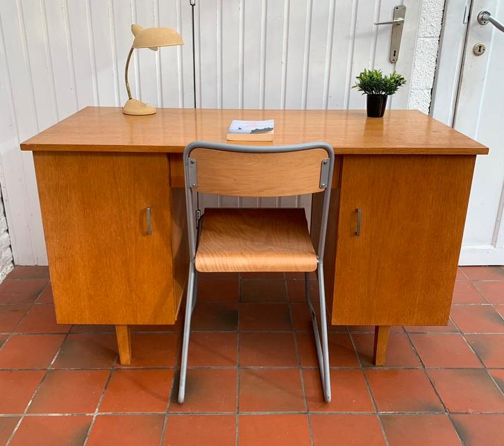 Vintage Scandinavisch bureau, Huis en Inrichting, Bureaus, Zo goed als nieuw, Bureau, Ophalen