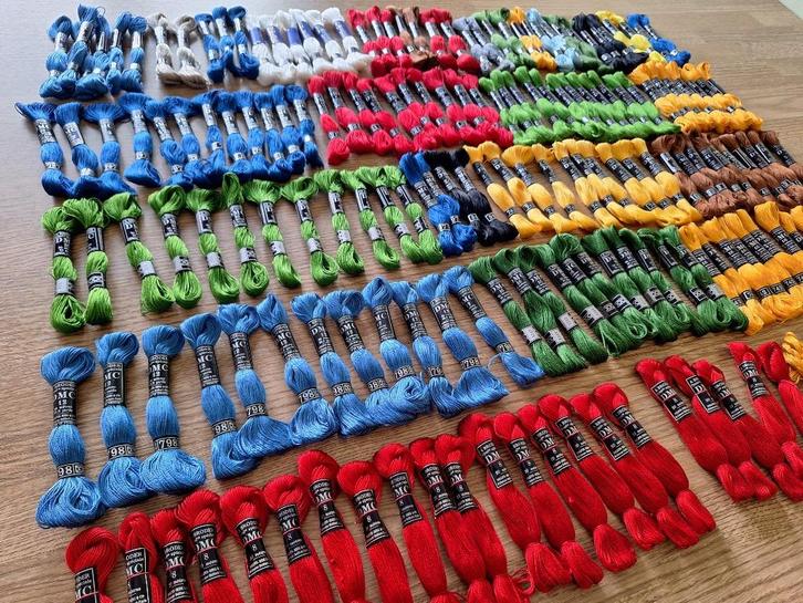 D.M.C. Borduurgaren - 178 stuks, Hobby en Vrije tijd, Borduren en Borduurmachines, Zo goed als nieuw, Borduurgaren of Zijde, Ophalen