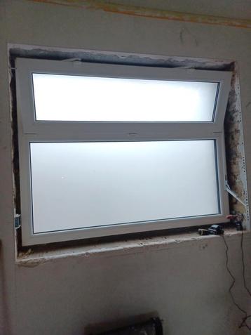 Chassis blanc interieur et gris exterieur dimension, Enlèvement ou Envoi, Comme neuf