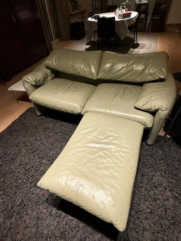 Maralunga : 2 sièges biplaces +repose-pieds, cuir vert clair, Enlèvement, Utilisé