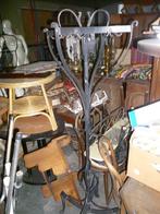 SMEEDIJZEREN  STAANDE KAPSTOK, Antiek en Kunst, Ophalen