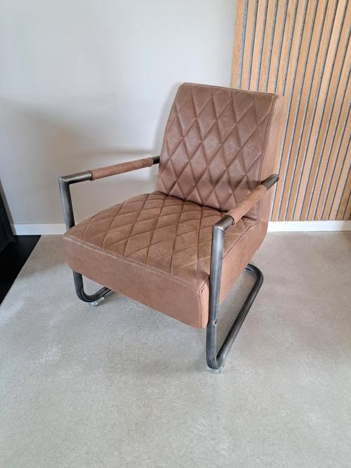 Fauteuil in de kleur cognac, Huis en Inrichting, Fauteuils, Gebruikt, Kunststof, Leer, Metaal, Stof, 50 tot 75 cm, Minder dan 75 cm