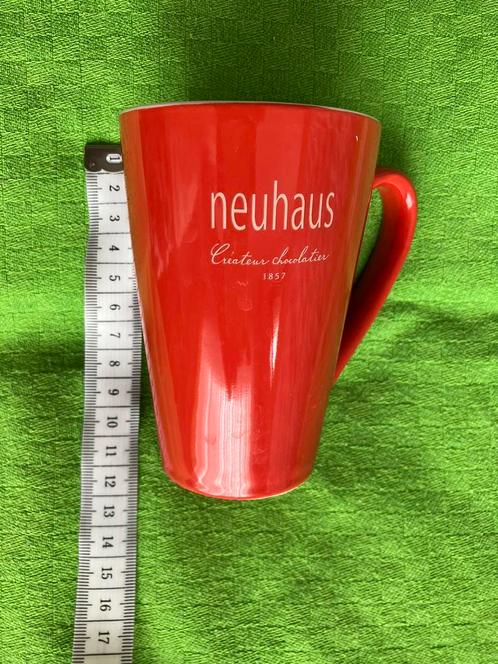 Neuhaus rood mok tas koffietas, Huis en Inrichting, Keuken | Servies, Zo goed als nieuw, Kop(pen) en/of Schotel(s), Effen, Keramiek