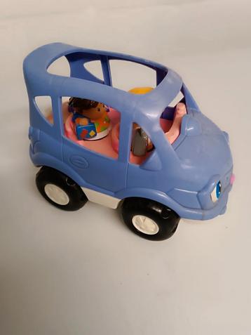 Voiture Little People avec 2 poupées. fais du son disponible aux enchères