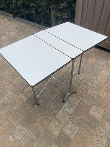 Vintage formica tafel beschikbaar voor biedingen