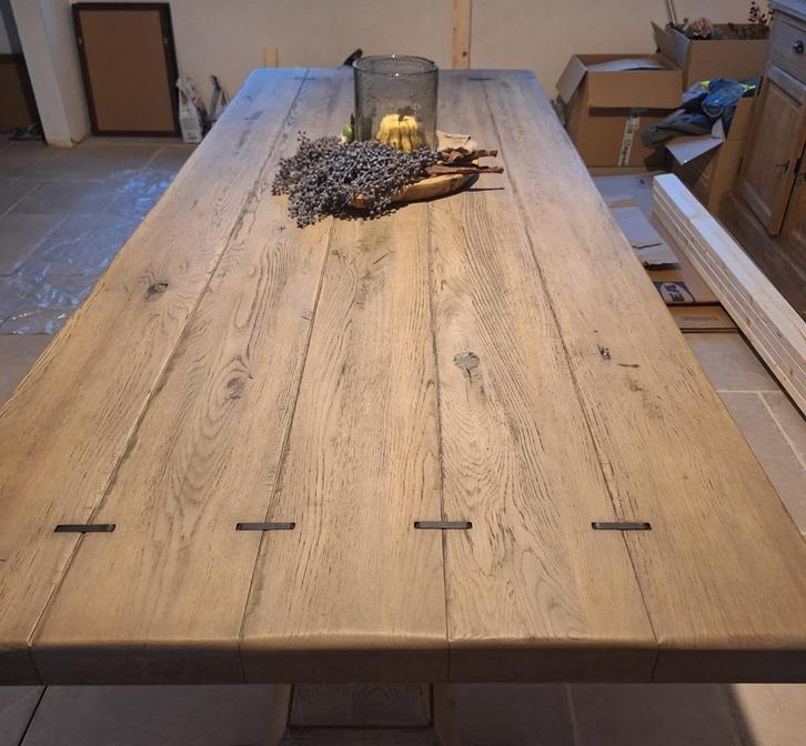 Massieve eiken eettafel – 240 x 100 cm met ijzeren onderstel, Huis en Inrichting, Tafels | Eettafels, Zo goed als nieuw, 50 tot 100 cm