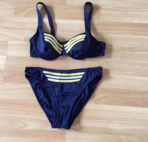 2 delige bikini, blauw met wit en geel detail., Kleding | Dames, Badmode en Zwemkleding, Zo goed als nieuw, Bikini, Blauw, Ophalen of Verzenden