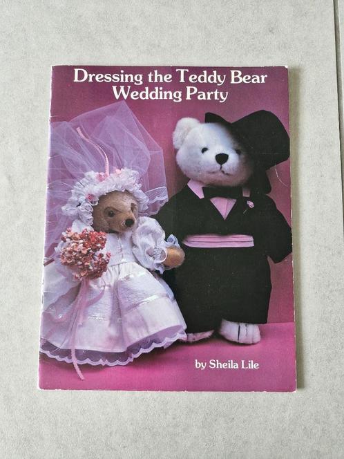 Dressing the Teddy Bear Wedding Party - Sheila Lile, Livres, Loisirs & Temps libre, Broderie ou Couture, Enlèvement ou Envoi