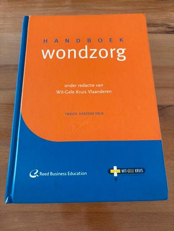 Handboek wondzorg wit gele kruis beschikbaar voor biedingen