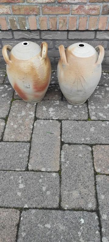 2 aardewerk kruiken ,antieke oliekruiken uit Frankrijk.Hoogt beschikbaar voor biedingen