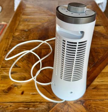 Kleine witte ventilator voor bureau beschikbaar voor biedingen