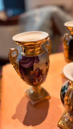 Vases anciens : porcelaine peinte à la main avec poignées, Enlèvement