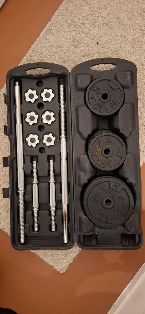 Halters van 50 kilo, halterbank en optrekstang, Sport en Fitness, Fitnessmaterialen, Gebruikt, Halterset, Armen, Benen, Borst