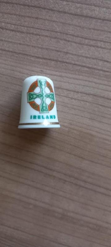 Dé à coudre irlandais. Nouveau.