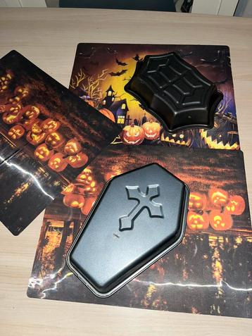 Halloween cake vormen en place mats beschikbaar voor biedingen