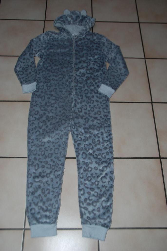 Halloweenpyjama Onésie jongen „Leopard” grijs T152 of 11/12A, Kinderen en Baby's, Kinderkleding | Maat 152, Zo goed als nieuw