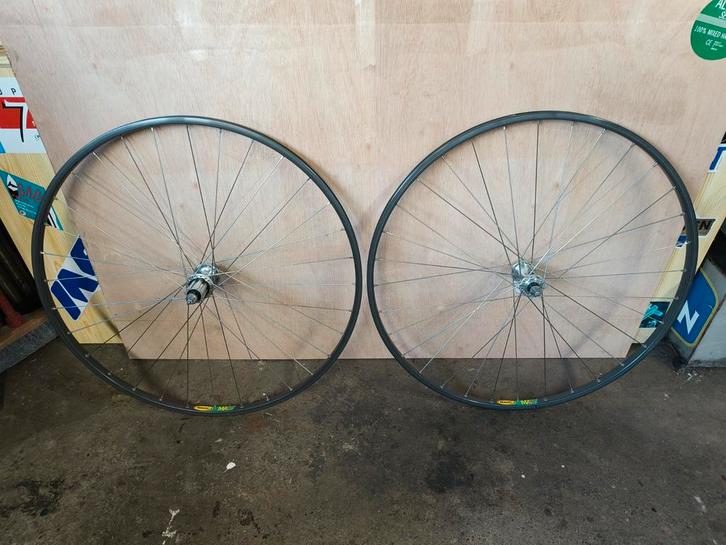 Mavic MA40 wielen met campagnolo naven in nieuwstaat!!, Fietsen en Brommers, Fietsonderdelen, Stuur, Ophalen of Verzenden