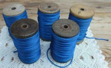 SALE Franse brocante houten klossen met blauw koord