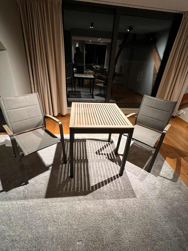 Table + 2 chaises de jardin en alu et tek. Marque Bristol, Jardin & Terrasse, Ensembles de jardin, Comme neuf, Textilène, Chaise