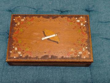 boîte à cigarettes en bois de style vintage. beschikbaar voor biedingen