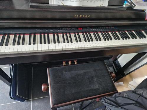 Piano Yamaha clavinova met bank, Muziek en Instrumenten, Piano's, Zo goed als nieuw, Piano, Zwart, Digitaal, Ophalen