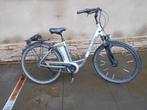 Te koop E damesfiets RALEIGH met middenmoter in goede staat, Fietsen en Brommers, Zo goed als nieuw, 47 tot 51 cm, 50 km per accu of meer