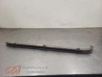 Rail porte coulissante droite d'un Mercedes Vito, Enlèvement ou Envoi, 3 mois de garantie, Utilisé, Mercedes-Benz