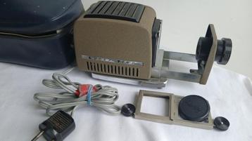 Projector met kleine metalen dia uit 1950 beschikbaar voor biedingen