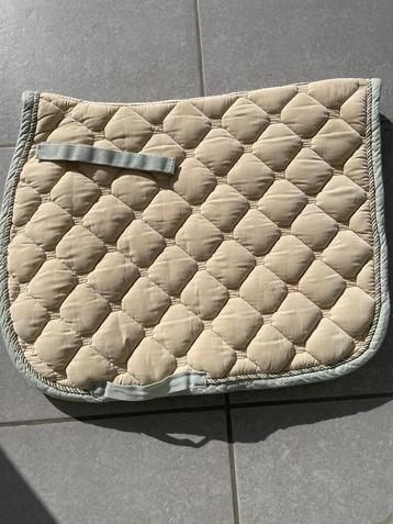 Beige onderlegger  beschikbaar voor biedingen