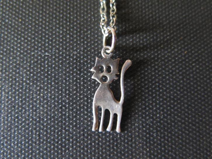 halsketting met hangertje in de vorm van een kat, Handtassen en Accessoires, Kettingen, Zo goed als nieuw, Overige materialen