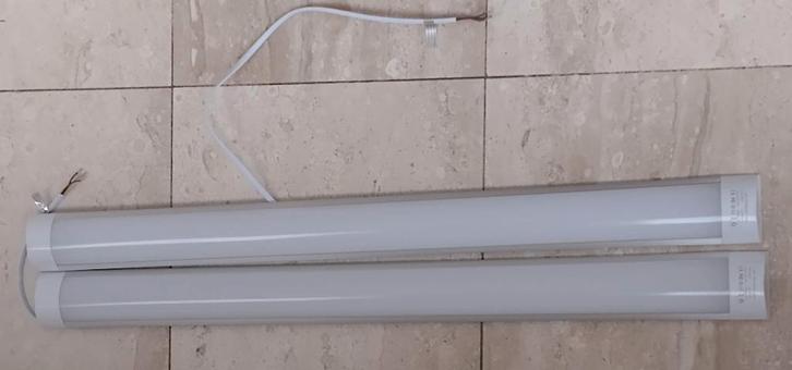 2 réglettes neuves 4500K, Doe-het-zelf en Bouw, Elektriciteit en Kabels, Nieuw, Overige typen, Ophalen