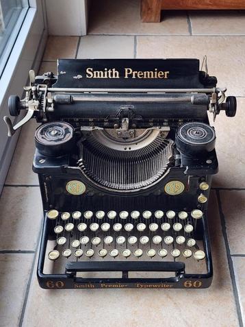 Smith premier antieke typemachine beschikbaar voor biedingen