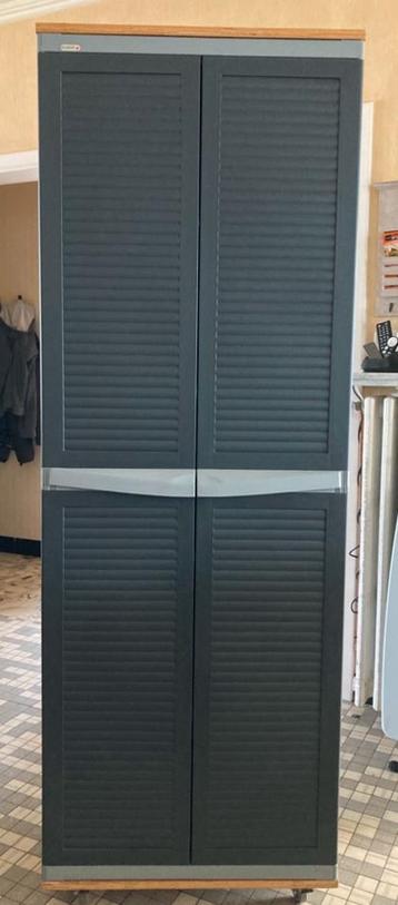2 Pvc kast Allibert op wieltjes  beschikbaar voor biedingen