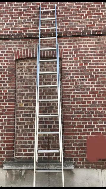 LADDER 2 x 12 TREDEN UİTSCHUİFBAAR EN PROFECİONEEL  beschikbaar voor biedingen