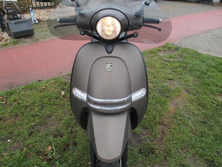 scooter A klasse  merk b.t.c  bouwjaar 2020, Fietsen en Brommers, Scooters | SYM, Zo goed als nieuw, Overige modellen, Klasse A (25 km/u)