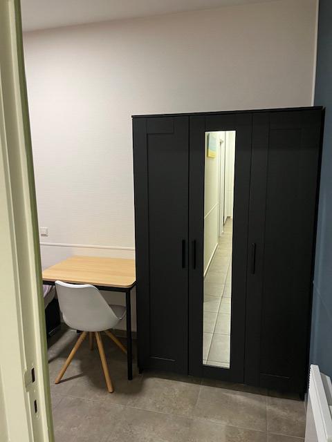 Kledingkast 117 x 190 brimnes ikea zwart, Huis en Inrichting, Kasten | Kleerkasten, Zo goed als nieuw, 150 tot 200 cm, 100 tot 150 cm