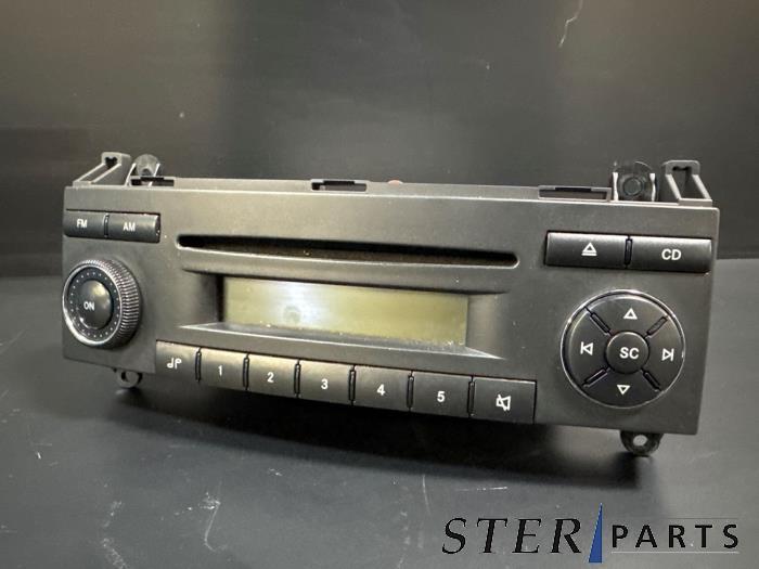 Radio CD Speler van een Mercedes Vito, Auto-onderdelen, Elektronica en Kabels, Mercedes-Benz, Gebruikt, 3 maanden garantie, Ophalen of Verzenden